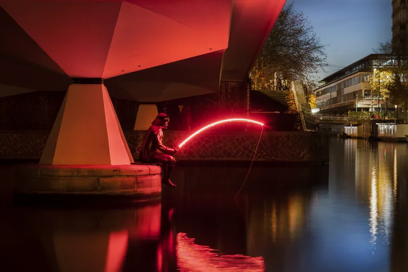 Darth Fisher van Streetart Frankey, lichtkunstwerk tijdens Amsterdam Light Festival editie 15