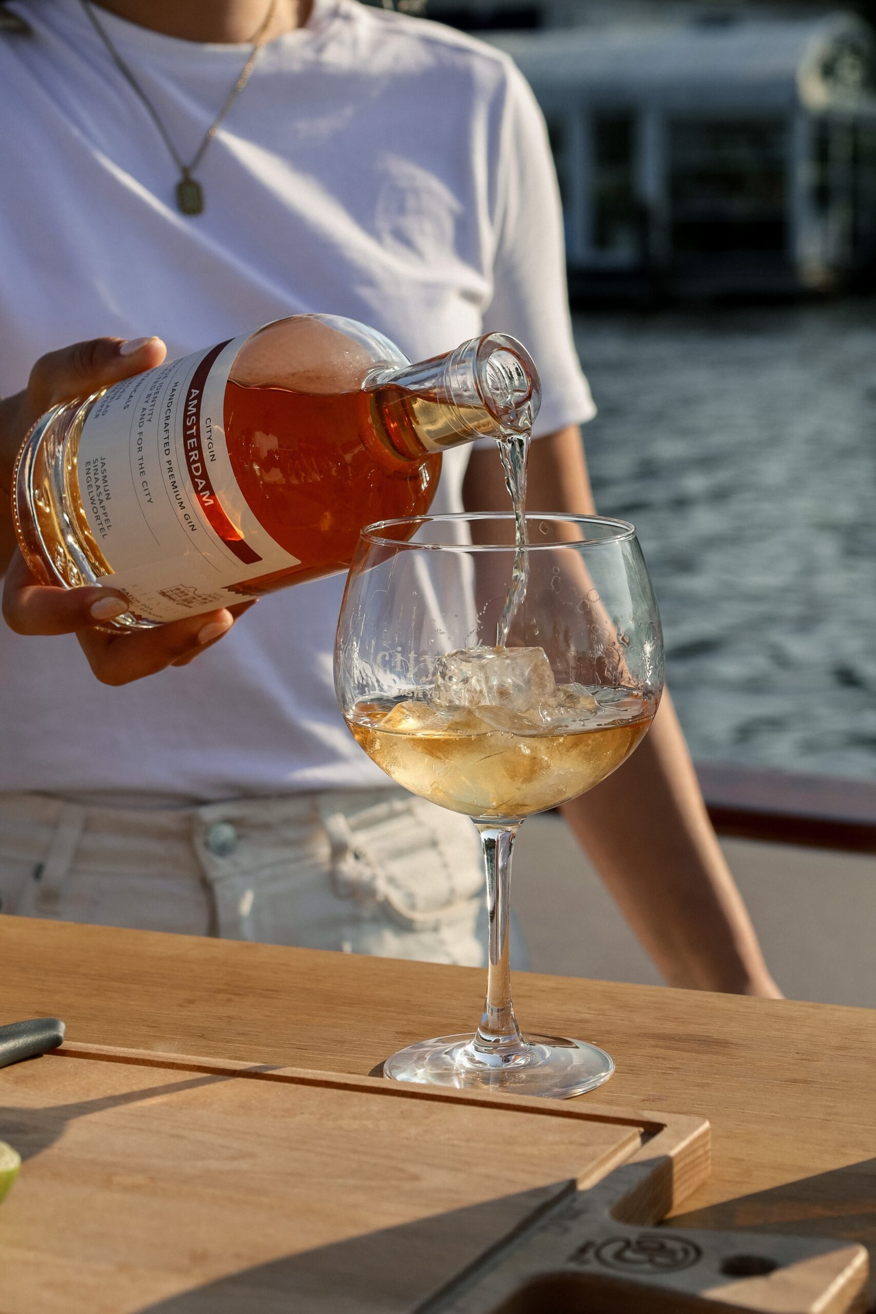 Privé boot huren Amsterdam — elektrische sloep van Amsterdam Boat Company